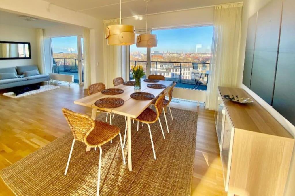 Penthouse - Amazing Views & Hygge